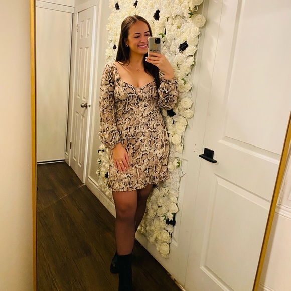 Meet your Posher, Nicole - Picture 3 of 3